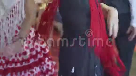 西班牙弗拉门戈穿着传统服装跳舞的女人视频的预览图