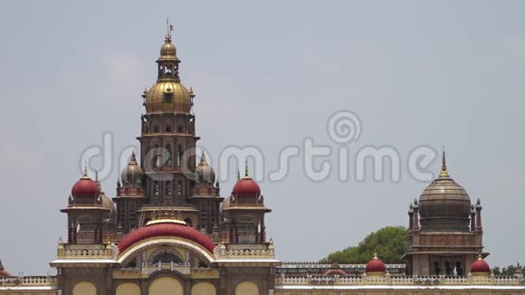印度阳光明媚的一天的屋顶宫殿视频的预览图