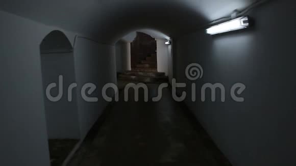 地下隧道监狱视频的预览图