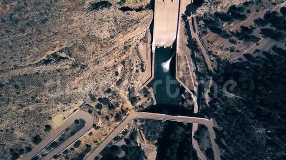 水力发电厂大坝空中俯视图视频的预览图