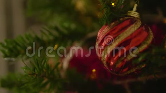 为圣诞节装饰的房间的录像视频的预览图