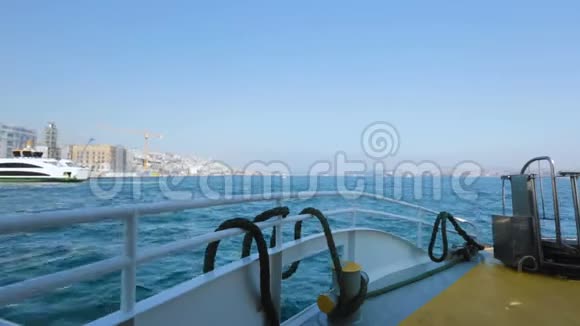 土耳其在巡洋舰上航行时的海岸线风光美丽的风景地平线视频的预览图