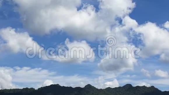 泰国khaoyai国家公园山雨季云时间流逝视频的预览图