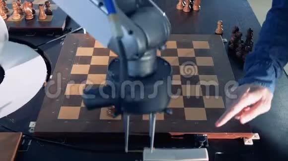 未来就是现在机器人在国际象棋中赢得视频的预览图