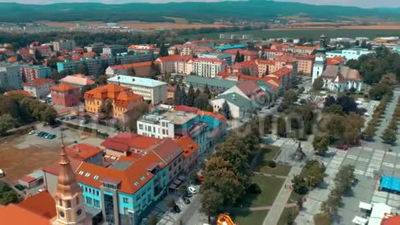 斯洛伐克城镇兹沃伦市假日的鸟瞰图视频的预览图