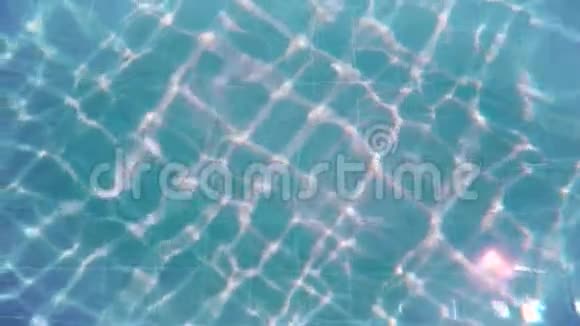 酒店游泳池有阳光反射视频的预览图