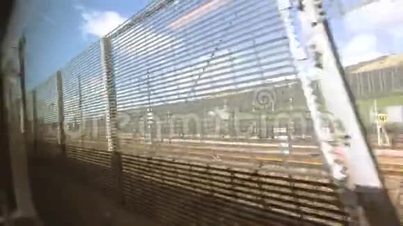 从欧洲之星火车上可以看到欧洲隧道Getlink快速景观视频的预览图