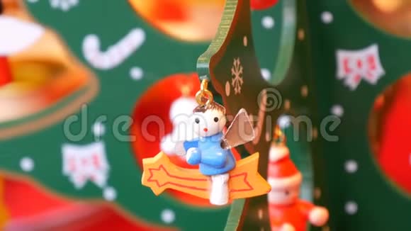 美丽的圣诞树末端有玩具新年和圣诞节的装饰视频的预览图