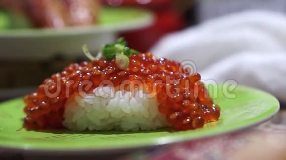 三文鱼鱼寿司野村尼吉里关闭日本食物视频的预览图