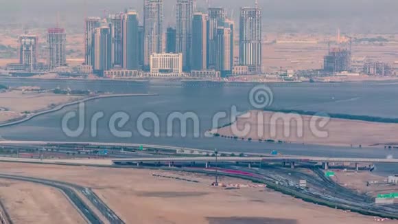 在迪拜溪港建造新的摩天大楼迪拜阿联酋视频的预览图