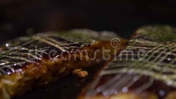 4K用甜沙司和蛋黄酱烹饪日本秋葵视频的预览图