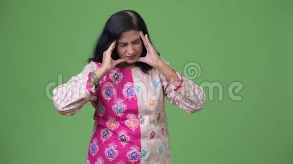 成熟压力的印度妇女头痛视频的预览图