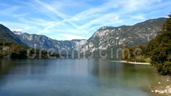 令人敬畏的斯洛文尼亚博欣吉湖全景秋天的风景视频的预览图