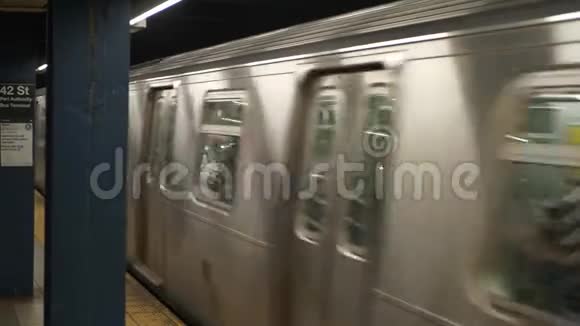 纽约42街地铁站台视频的预览图