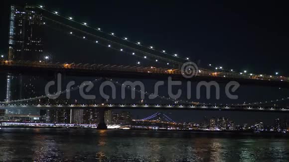 哈德逊河畔的桥是一个浪漫的夜晚视频的预览图