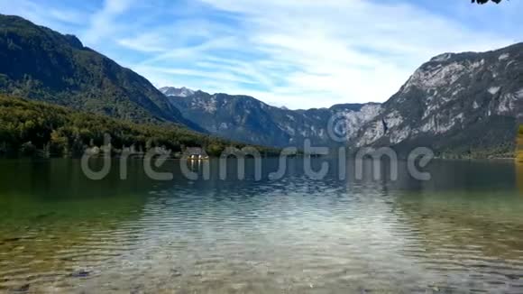 令人敬畏的斯洛文尼亚博欣吉湖全景秋天的风景视频的预览图