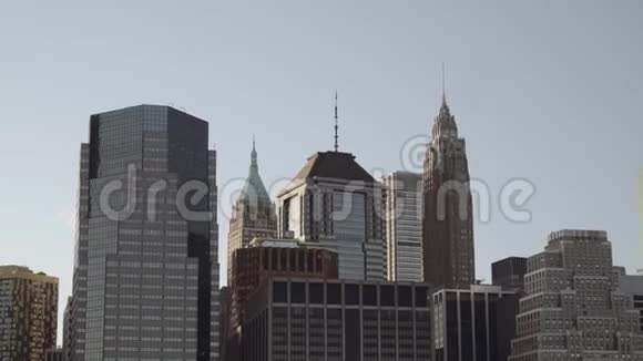 纽约市中心曼哈顿下城的金融摩天大楼拍摄于最近的东河视频的预览图