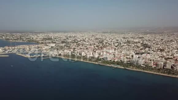 度假小镇从无人驾驶飞机上视频的预览图