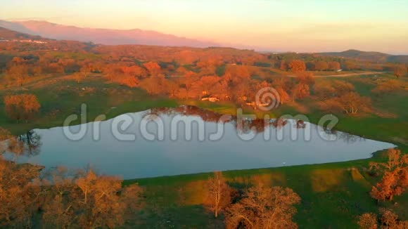 埃斯特雷马杜拉拉维拉日落的鸟瞰图西班牙视频的预览图