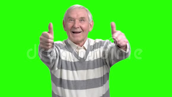 很高兴爷爷竖起了两个大拇指视频的预览图