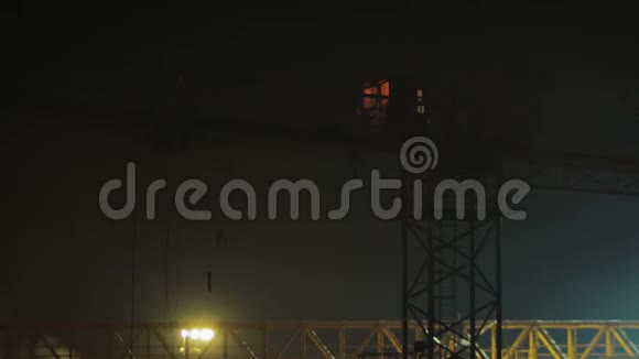 景观夜景烟管行业工厂景观概念污染烟雾生态视频的预览图