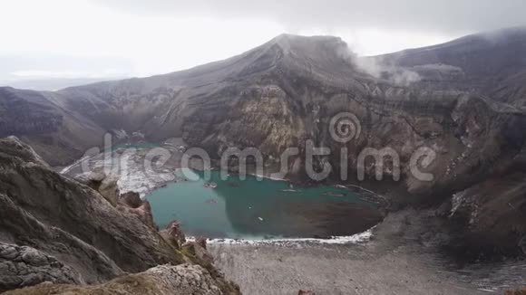 堪察加火山景观的图片火山口活动的戈雷利火山火山口湖和富马洛的美丽景色视频的预览图