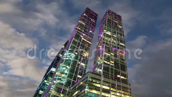 莫斯科俄罗斯在云动背景下的国际商务中心城市摩天大楼视频的预览图