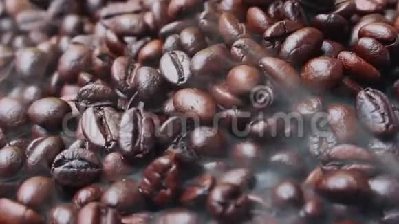 咖啡豆与烟3夹视频的预览图