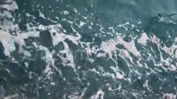 水迹在船后起泡视频的预览图