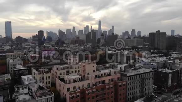 纽约日落时分曼哈顿的屋顶视频的预览图