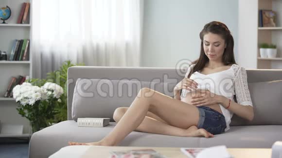 孕妇拍照相册看照片家庭圈家谱视频的预览图