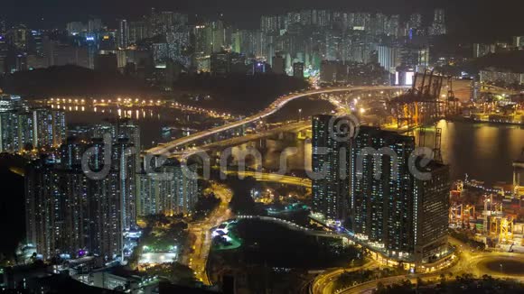 香港住宅及港口地区的夜间时段全景图视频的预览图