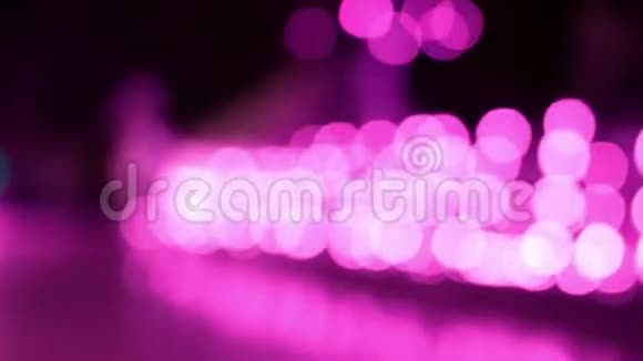 夜间光线的紫色背景视频的预览图