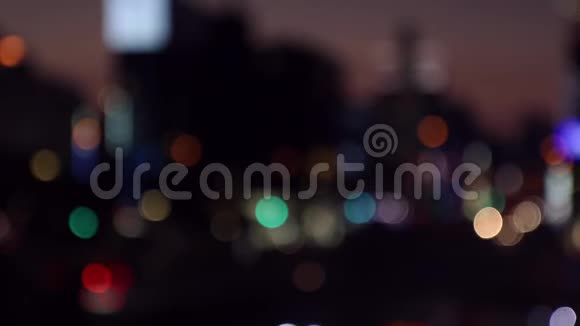 模糊的背景日本夜间交通城市视频的预览图