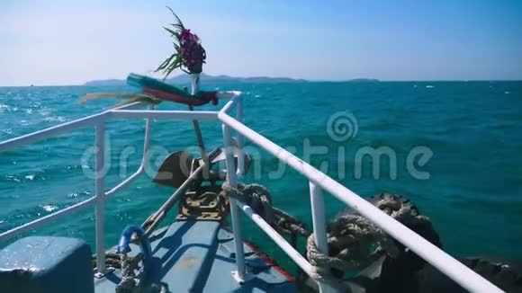 亚洲船尾的一束兰花是佛教文化的一种特征视频的预览图