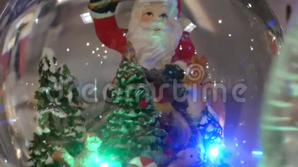 圣诞玻璃球微型数字圣诞老人视频的预览图