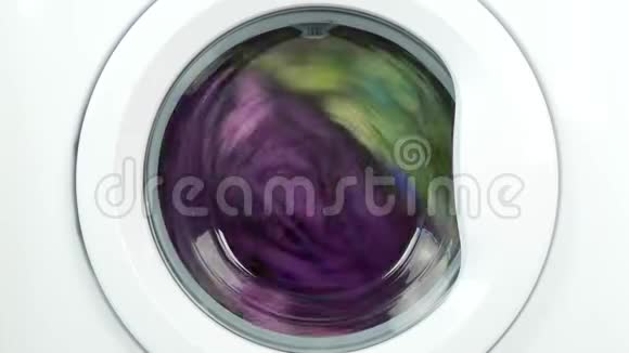 洗衣机工作旋转湿衣视频的预览图