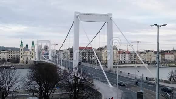 2019年匈牙利布宜诺斯艾利斯多瑙河和额尔兹贝特隐藏的美丽桥梁视频的预览图
