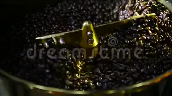 现代烘焙咖啡豆技术视频的预览图