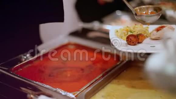 人团餐饮自助餐视频的预览图