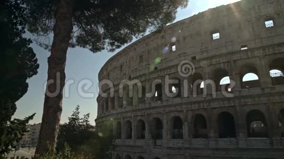 从左到右拍摄罗马的罗马竞技场斗兽场也被称为弗拉维安一个椭圆形视频的预览图