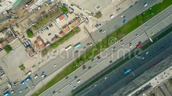 城市公路和城市建设用地视频的预览图