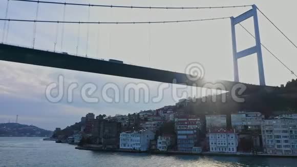 伊斯坦布尔博斯普鲁斯大桥和斯特兰德航空景观视频的预览图