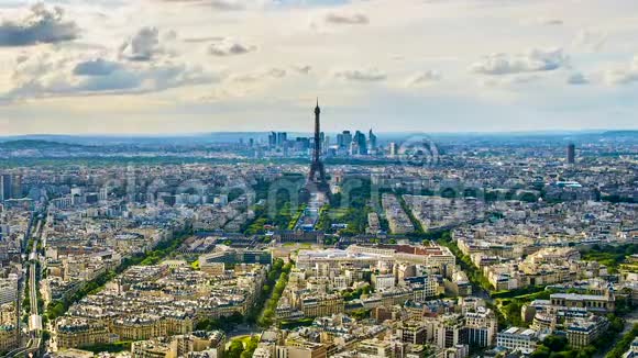 巴黎城市景观著名的埃菲尔铁塔和建筑物的惊人景观观光视频的预览图