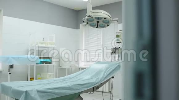 现代美容或皮肤病诊所的手术室视频的预览图
