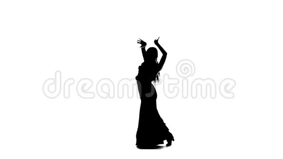 专业舞蹈家拍她的舞蹈元素白色背景剪影慢动作视频的预览图