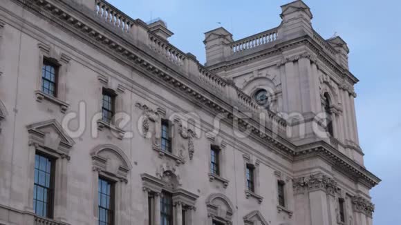 伦敦白厅的典型建筑视频的预览图