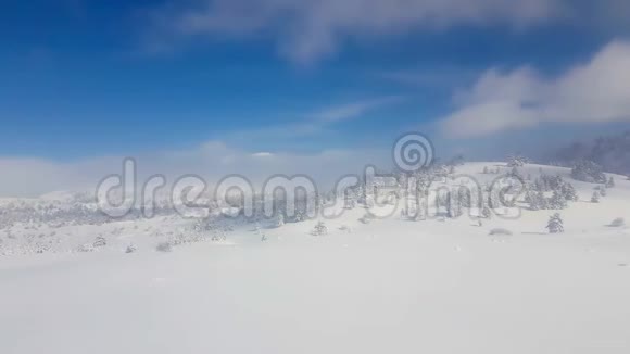 冬天在希腊的卡拉维里塔著名滑雪中心视频的预览图