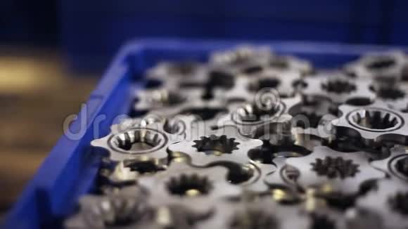 金属工具生产机械零件制造端头工具视频的预览图