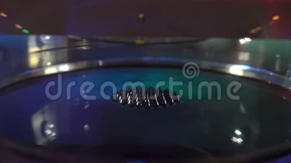 科学博物馆里的铁磁流体视频的预览图